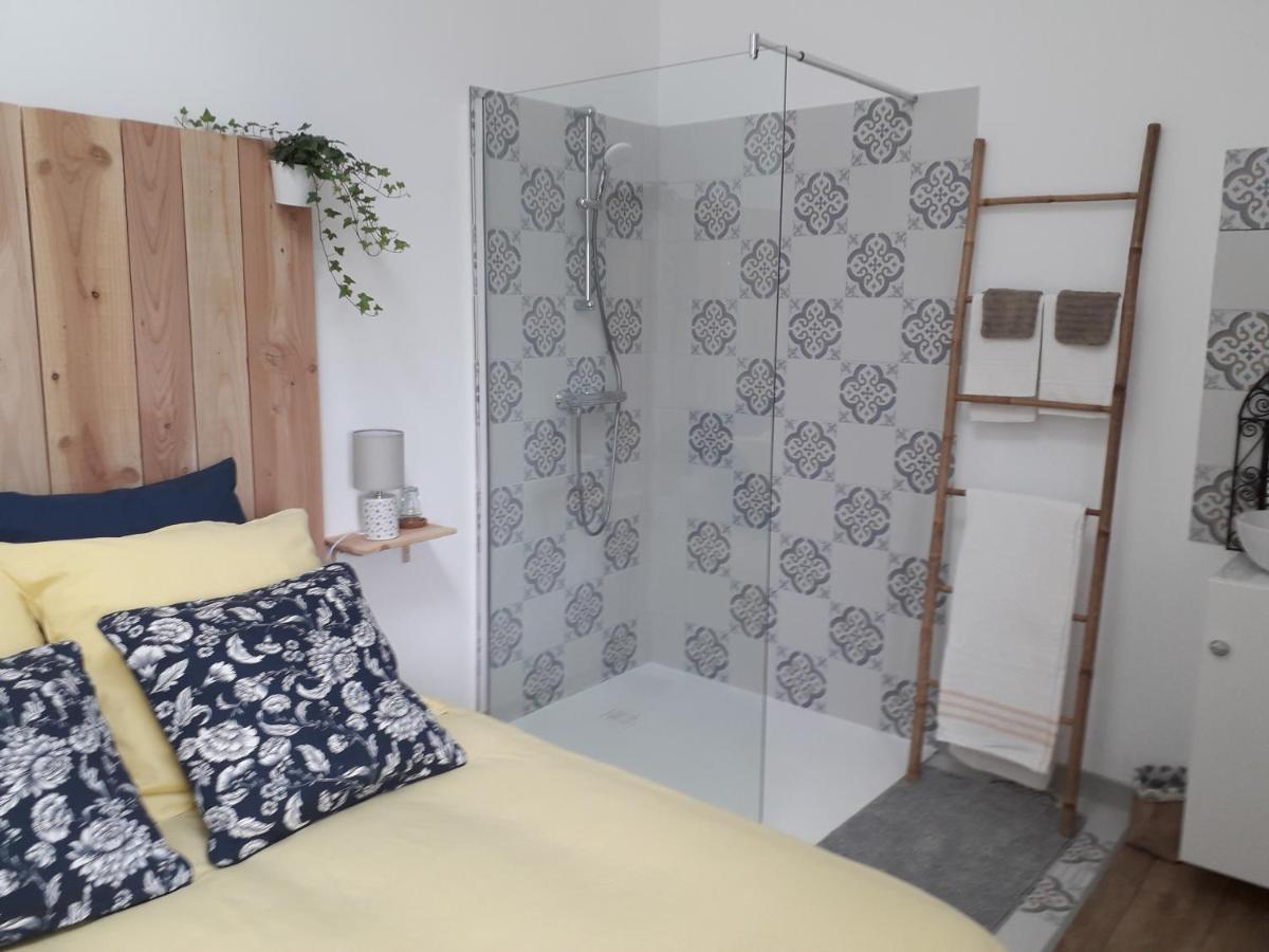 Bed and Breakfast La Charme Jalogny Exterior foto