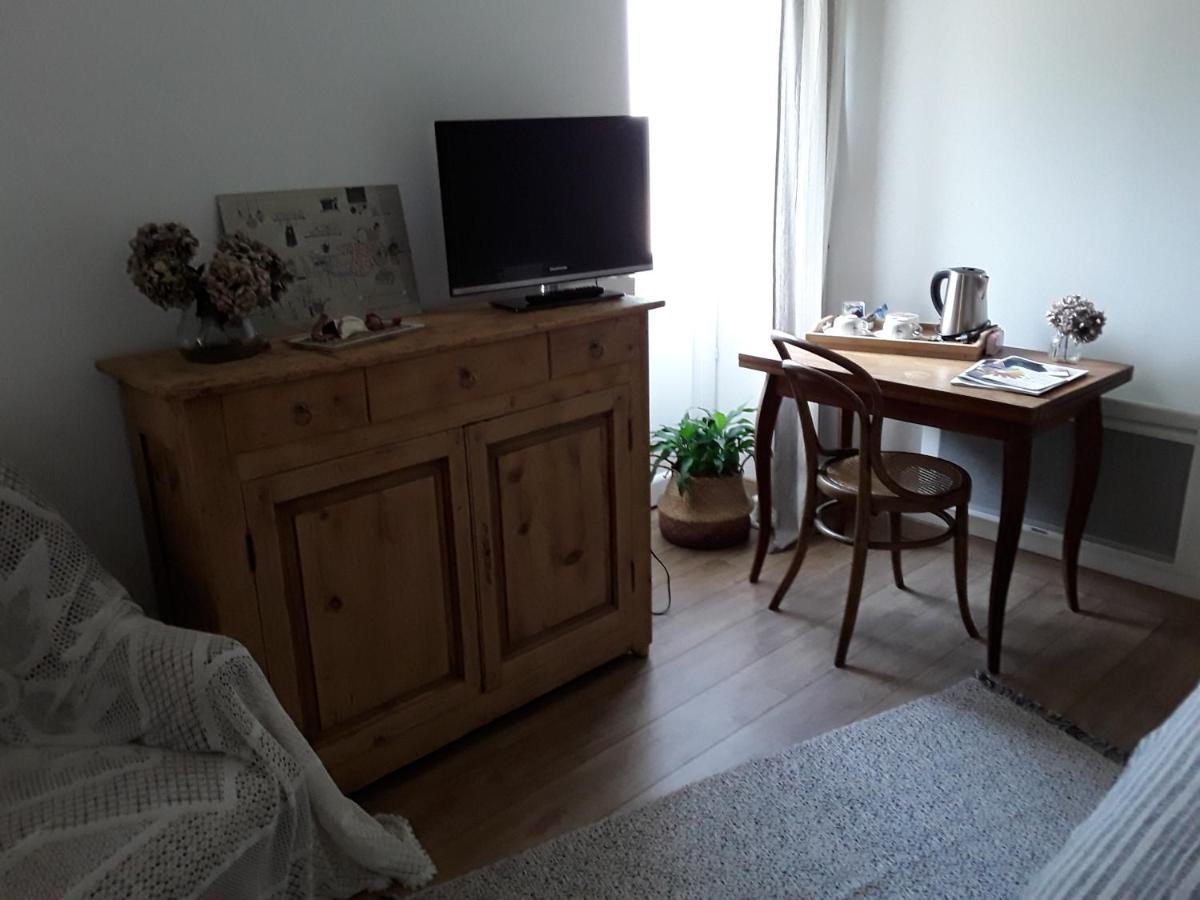 Bed and Breakfast La Charme Jalogny Exterior foto