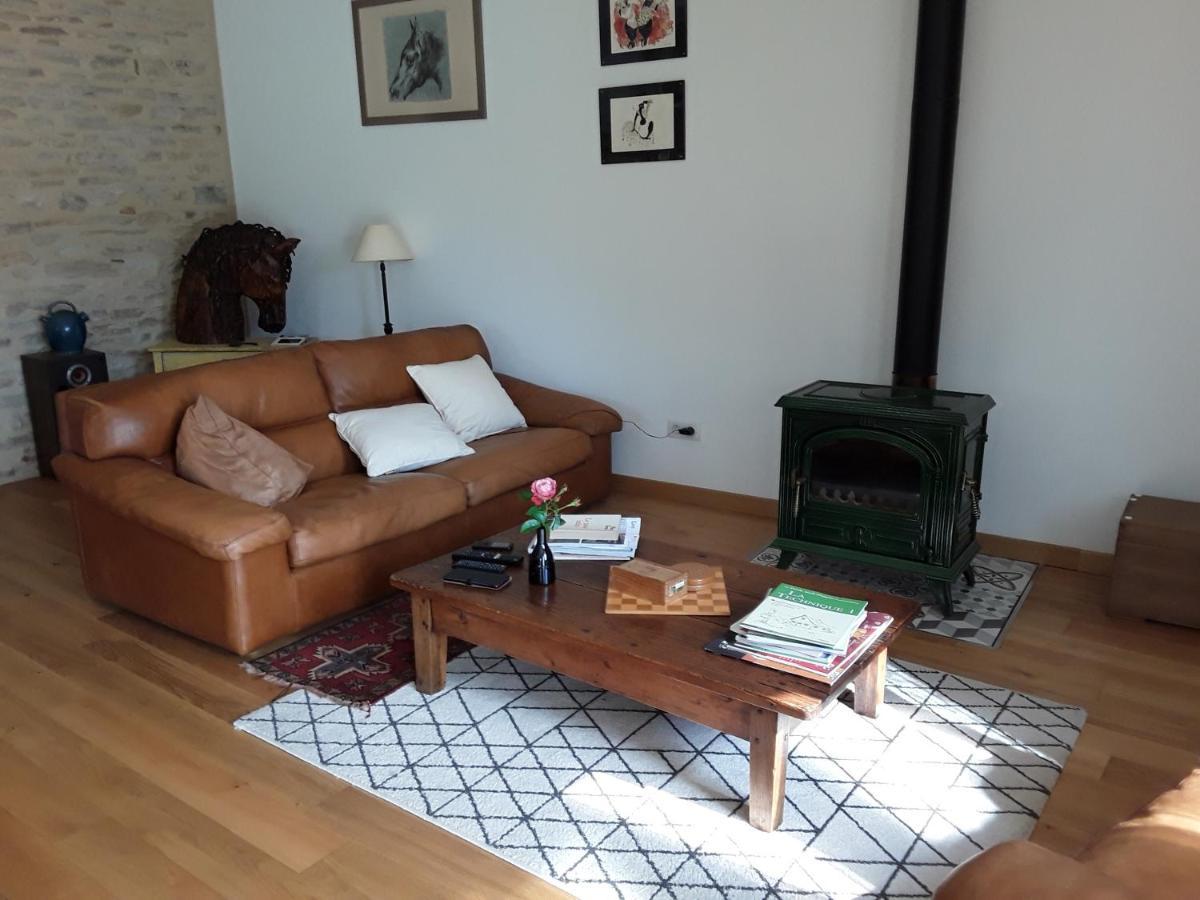 Bed and Breakfast La Charme Jalogny Exterior foto