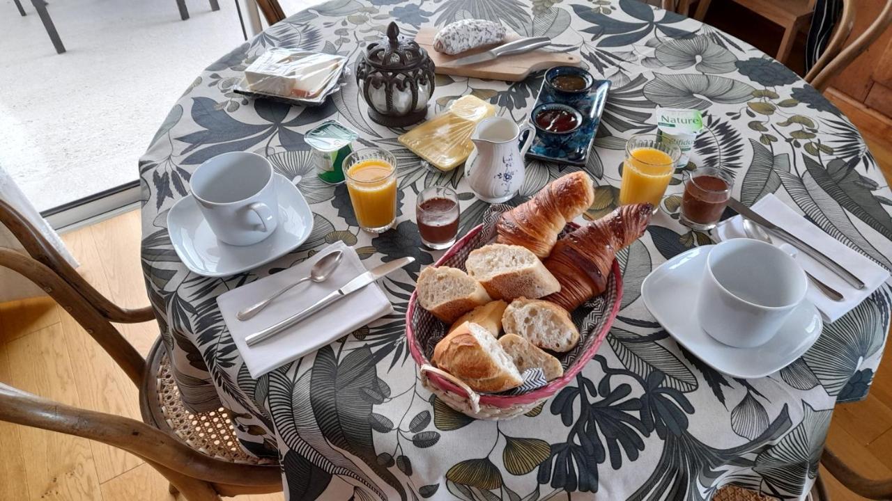 Bed and Breakfast La Charme Jalogny Exterior foto